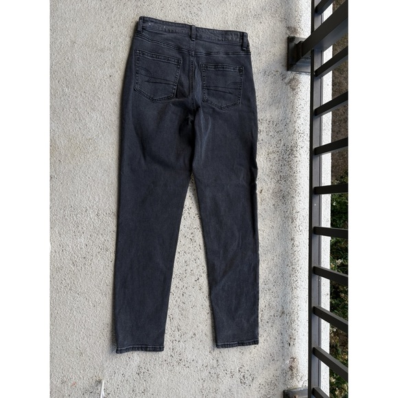 American Eagle Black Mom Jeans 6 LONG - Picture 2 of 4